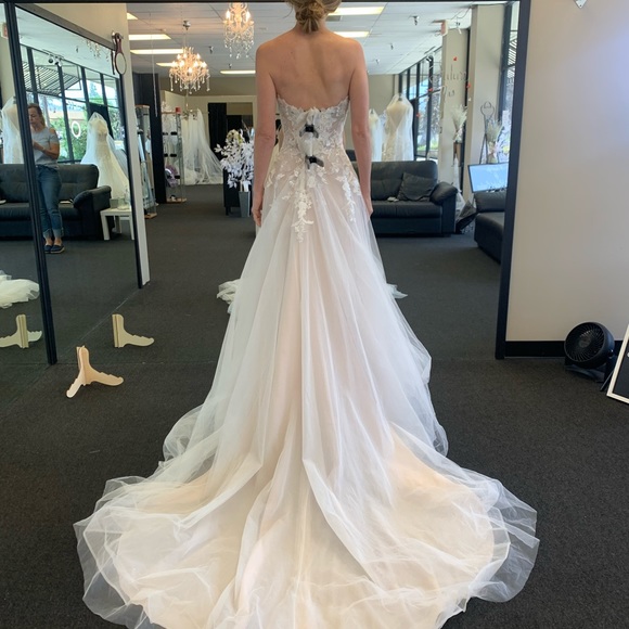 Maggie Sottero Stevie wedding dress - Picture 3 of 7